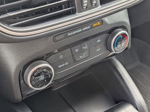 Used 2022 Ford Escape SE image 25