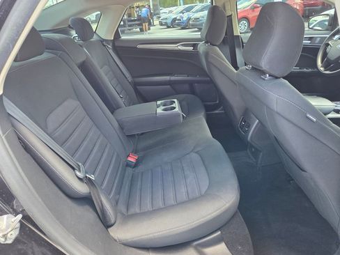 Used 2020 Ford Fusion SE FWD image 16