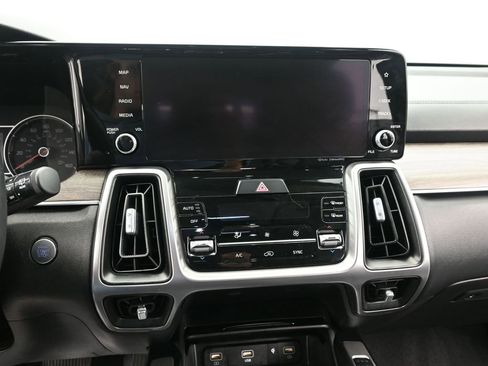 Used 2023 Kia Sorento S w/ Panoramic Sunroof Package image 21