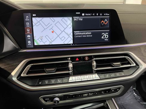 Used 2022 BMW X7 xDrive40i w/ M Sport Package AWD/4WD image 9
