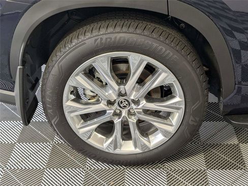 New 2026 Toyota Highlander Limited image 8