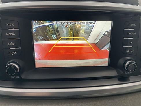 Used 2020 Kia Sorento LX image 38