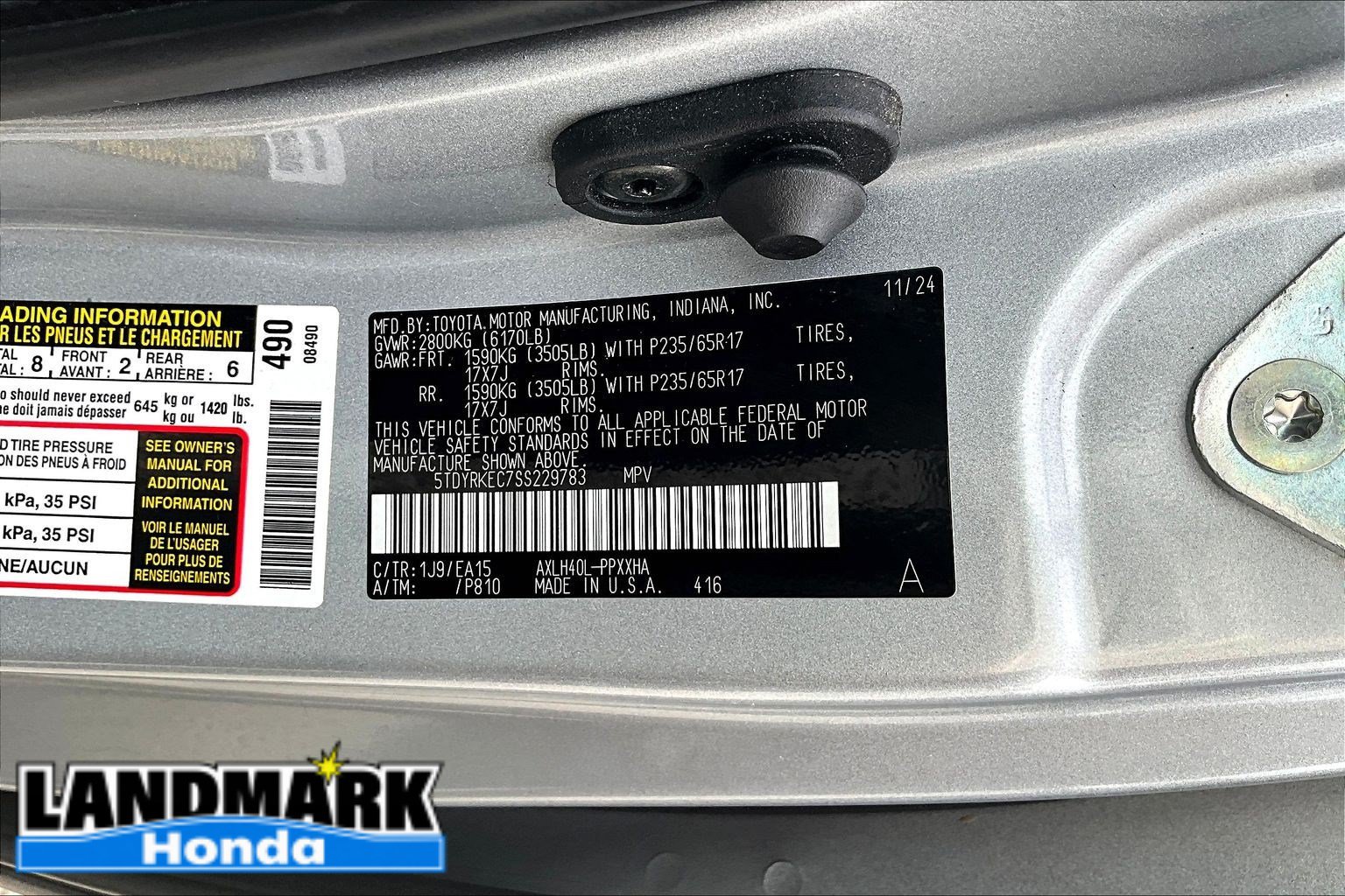 Used 2025 Toyota Sienna XLE FWD image 36