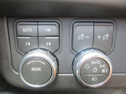 New 2026 GMC Yukon XL AT4 AWD/4WD image 17