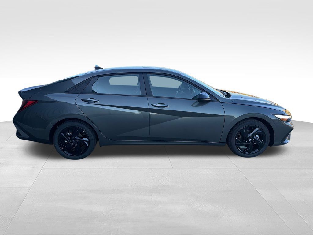 New 2026 Hyundai Elantra SEL Sport FWD image 8