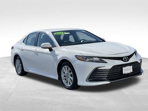 Used 2022 Toyota Camry LE FWD image 3