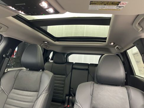 New 2025 Mitsubishi Outlander SE image 9