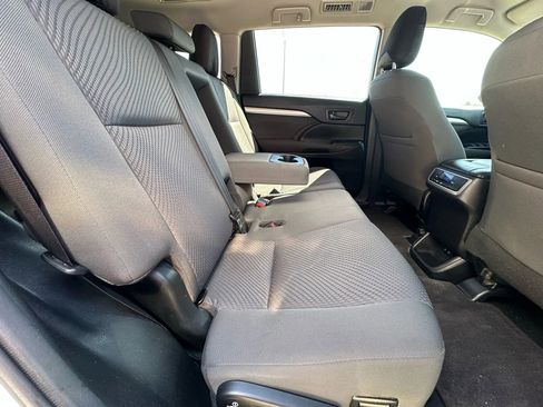 Used 2019 Toyota Highlander LE image 19