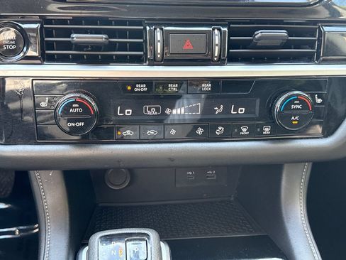 Used 2025 Nissan Pathfinder SV FWD image 24