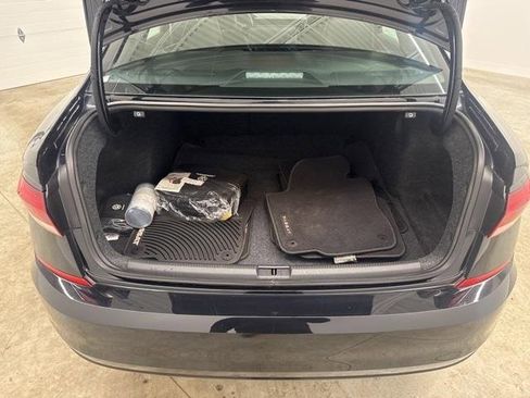 Used 2022 Volkswagen Passat 2.0T R-Line image 12