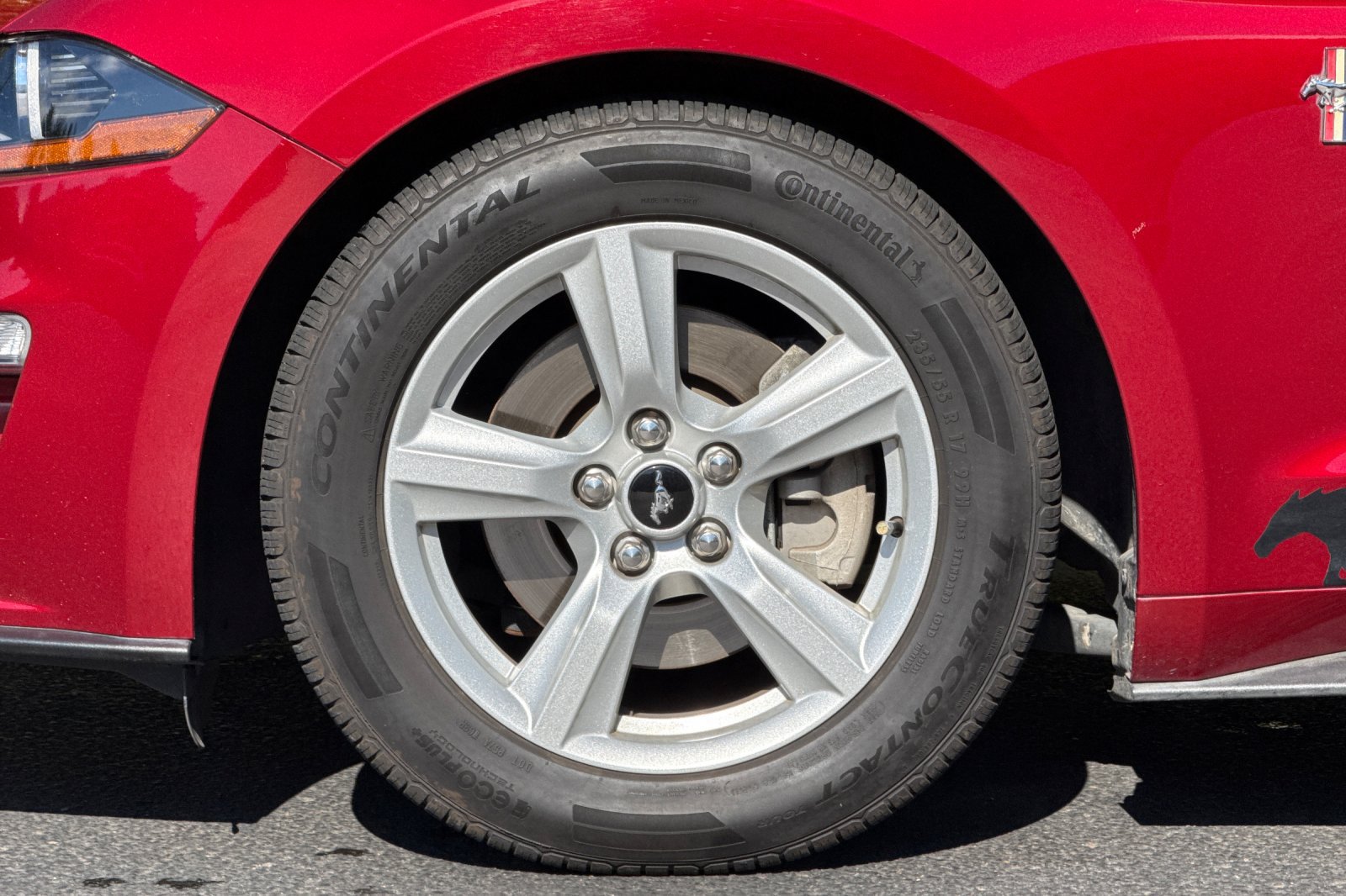 Used 2018 Ford Mustang Coupe RWD image 26
