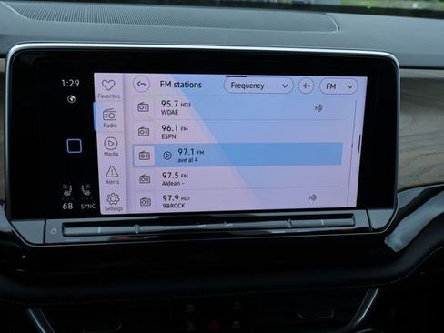 Certified 2025 Volkswagen Atlas SE image 26