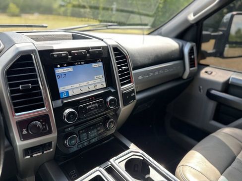Used 2018 Ford F250 Lariat w/ Lariat Ultimate Package AWD/4WD image 10
