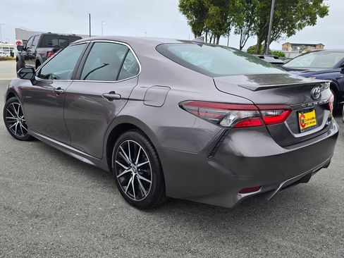 Used 2024 Toyota Camry SE FWD image 3