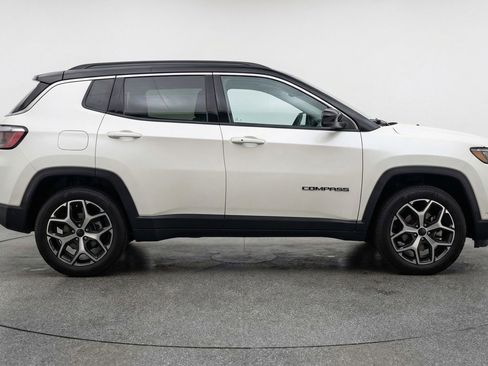 Used 2025 Jeep Compass Limited image 11