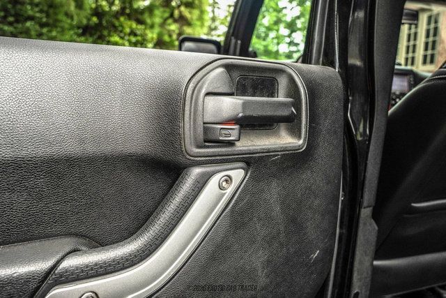 Used 2014 Jeep Wrangler Unlimited Rubicon AWD/4WD image 29