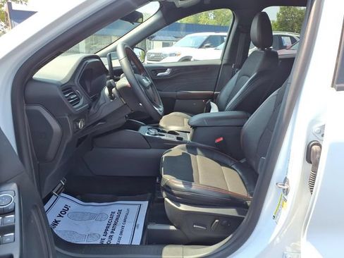 Used 2023 Ford Escape ST-Line w/ Tech Pack #1 FWD image 17