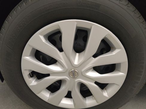 Used 2017 Nissan Rogue S AWD/4WD image 31