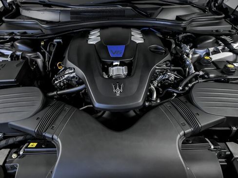 Used 2019 Maserati Ghibli S image 16