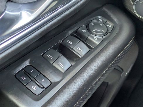 Used 2021 GMC Yukon SLT w/ SLT Luxury Plus Package image 32