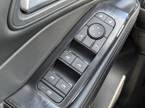 Used 2025 Nissan Rogue SV FWD image 22
