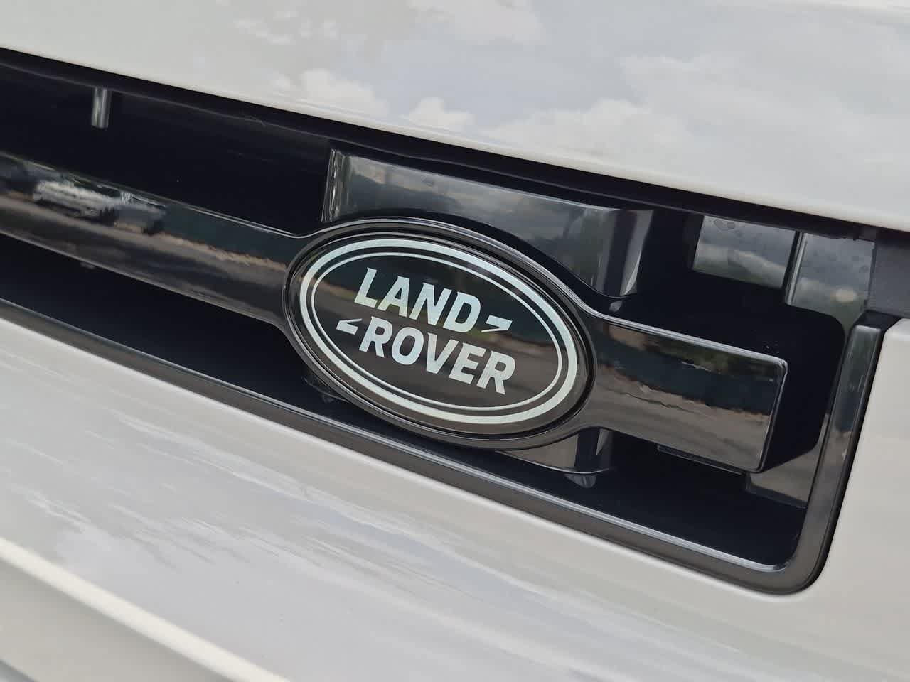 New 2026 Land Rover Defender 110 X-Dynamic SE AWD/4WD image 12