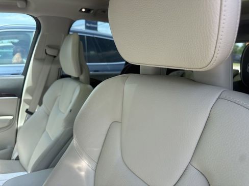 Used 2017 Volvo XC90 T6 Momentum w/ Vision Package AWD/4WD image 5