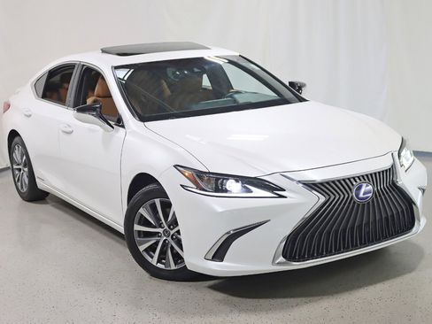 Used 2021 Lexus ES 300h w/ Accessory Package image 6