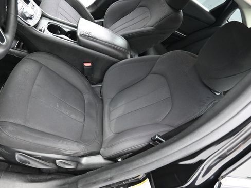 Used 2015 Chrysler 200 Limited FWD image 11