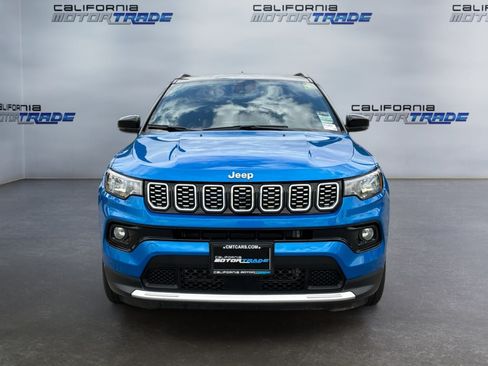 Used 2025 Jeep Compass Limited AWD/4WD image 2