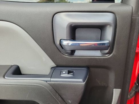 Used 2018 Chevrolet Silverado 1500 Custom w/ Custom Convenience Package RWD image 15