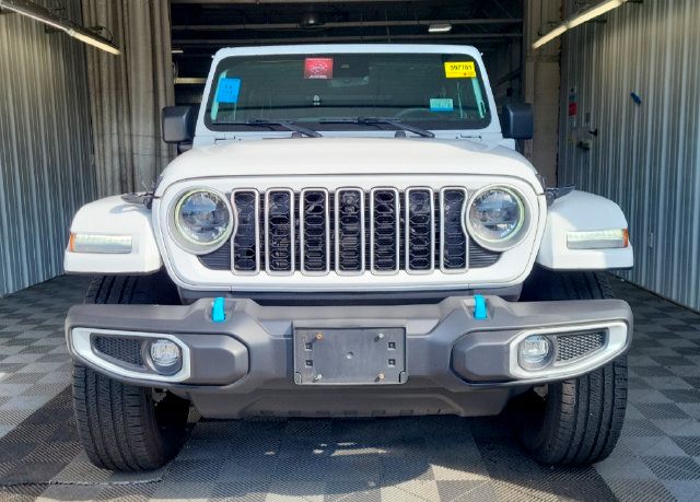 Used 2024 Jeep Wrangler Unlimited Sahara w/ Technology Group AWD/4WD image 6