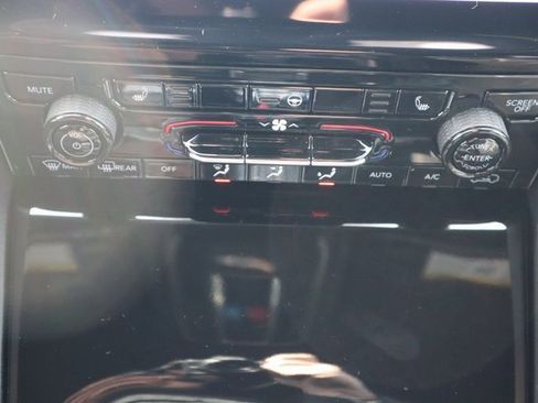 New 2025 Jeep Grand Cherokee Limited w/ Black Appearance Package image 14