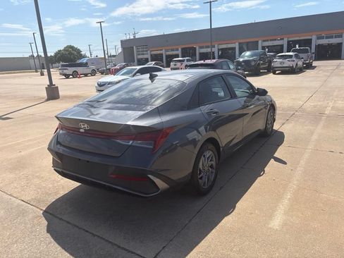 Used 2025 Hyundai Elantra Hybrid FWD image 4