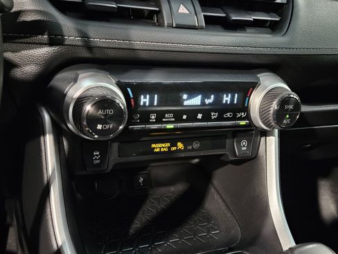 Used 2022 Toyota RAV4 XLE w/ Convenience Package image 32