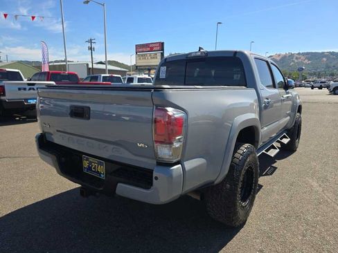 Used 2019 Toyota Tacoma Limited AWD/4WD image 10
