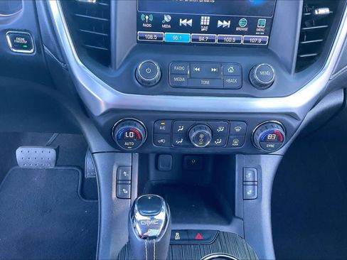 Used 2018 GMC Acadia SLT image 34