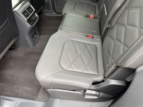 Used 2024 Volkswagen Atlas Cross Sport SE FWD image 27