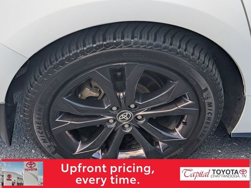 Used 2021 Toyota Sienna XSE FWD image 9