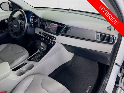 Certified 2017 Kia Niro Touring image 32