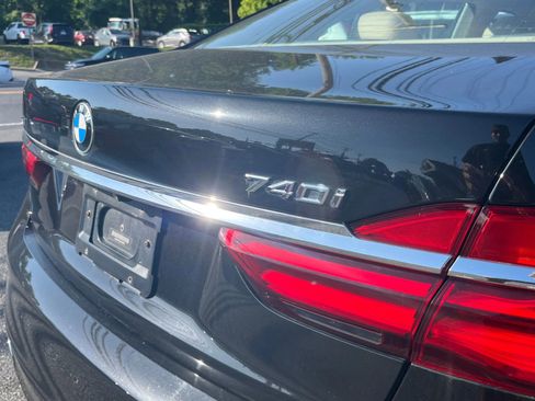 Used 2017 BMW 740i xDrive image 14
