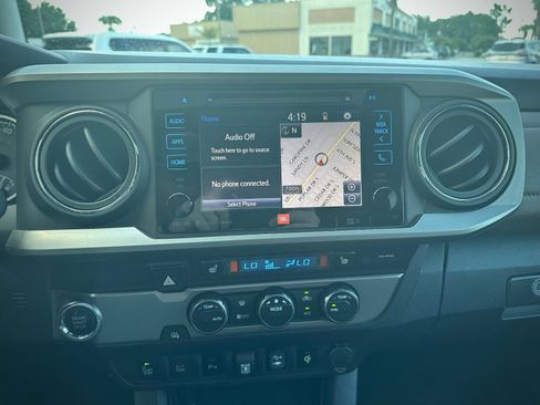 Used 2019 Toyota Tacoma Limited RWD image 9
