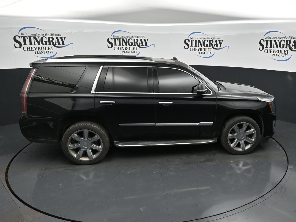 Used 2017 Cadillac Escalade Luxury AWD/4WD image 25