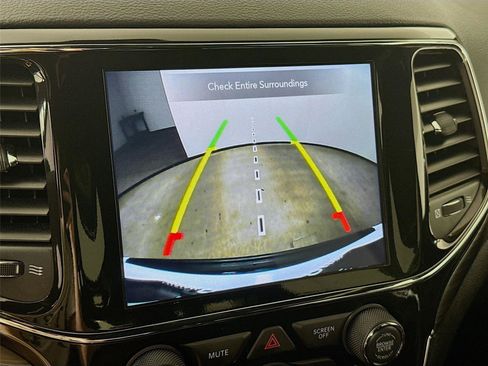 Used 2021 Jeep Grand Cherokee Laredo X AWD/4WD image 6