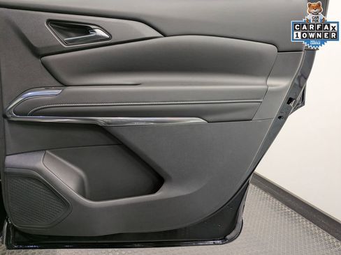 Used 2025 Chevrolet Traverse LT w/ Driver Confidence Package image 25