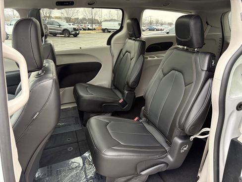 Used 2024 Chrysler Pacifica Touring-L w/ Road Tripper Package image 16
