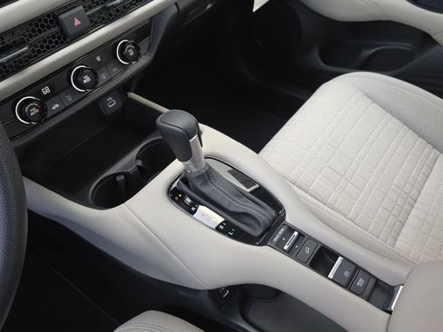 Certified 2025 Honda HR-V LX image 24