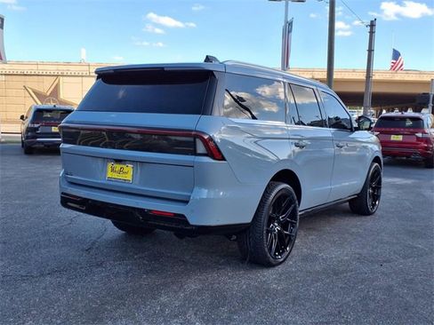 New 2025 Lincoln Navigator Reserve image 2