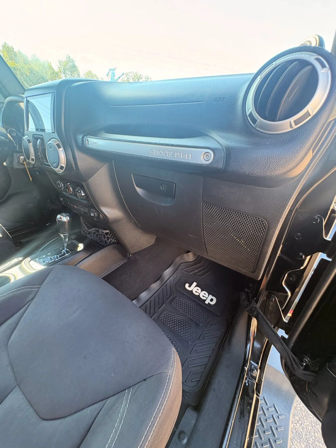 Used 2013 Jeep Wrangler Unlimited Sahara AWD/4WD image 26