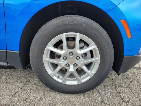 Used 2024 Chevrolet Equinox LT w/ LPO, Floor Liner Package FWD image 6